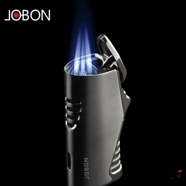 Briquet JOBON Triple Flamme Coupe-Cigare Fenêtre – Élégance Métallique Allumé
