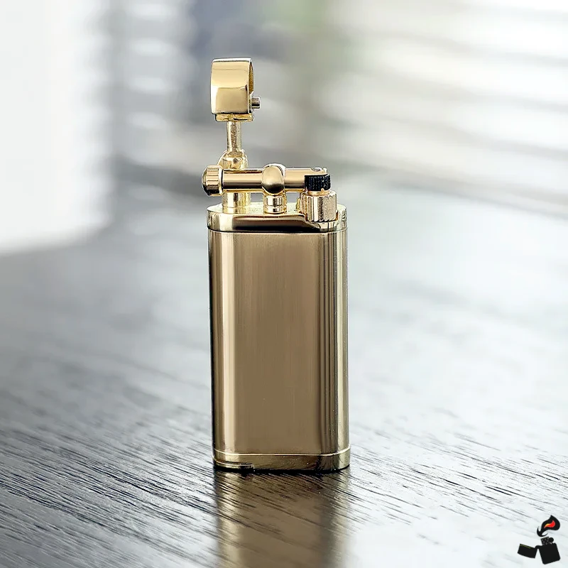 Briquet pour Pipe – Flamme Oblique 45° | Métal Premium, Silex 6 Briquet Pipe 45° – Flamme Oblique & Métal Premium | Briquet-Tek Doré 4