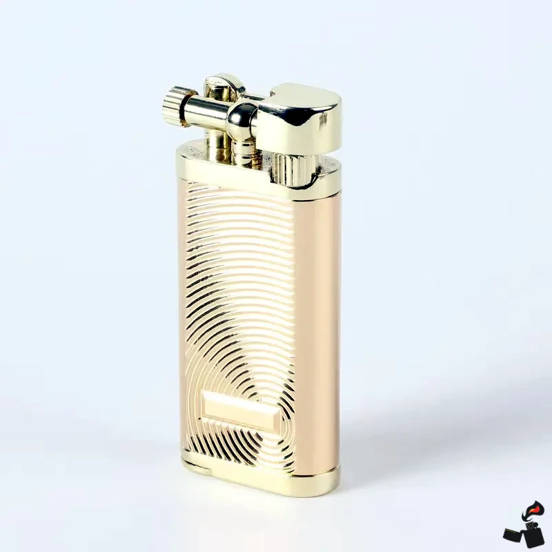 Briquet pour Pipe – Flamme Oblique 45° | Métal Premium, Silex 3 Briquet Pipe 45° – Flamme Oblique & Métal Premium | Briquet-Tek Doré