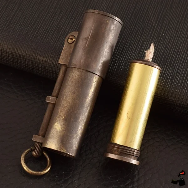 briquet rétro en métal avec flamme ouverte