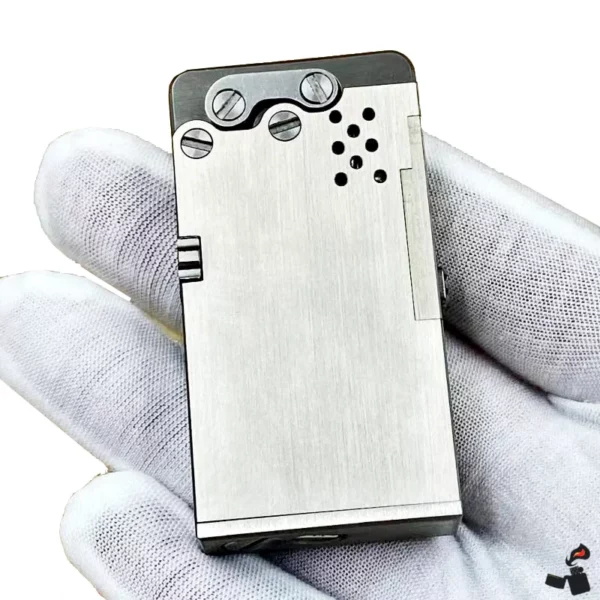 Briquet Titane Mécanique Militaire Automatique Dans La Main