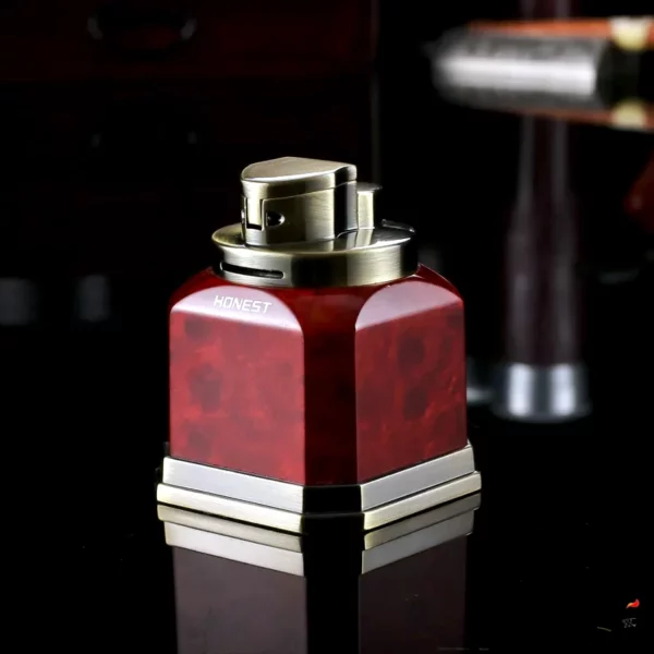 HONEST Briquet de Table à Gaz – 4 Flammes Rouges Puissantes, Coupe‑Vent, Allumage Pression – Cadeau Business Haut de Gamme