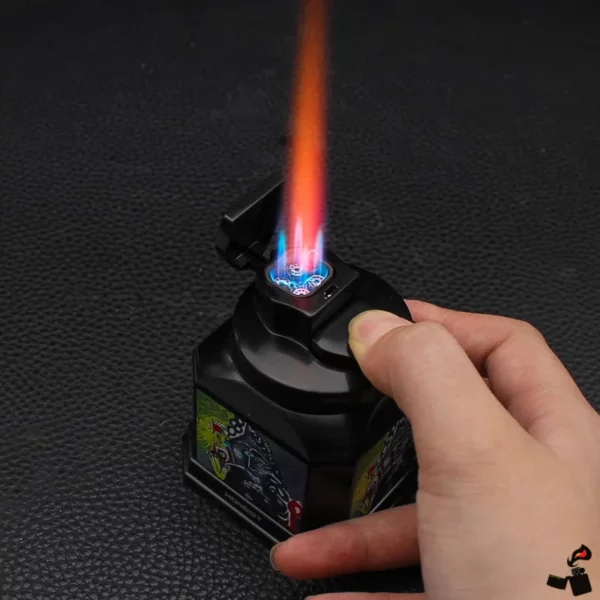 HONEST Briquet de Table à Gaz – 4 Flammes Rouges Puissantes, Coupe‑Vent, Allumage Pression – Cadeau Business Haut de Gamme Bouton