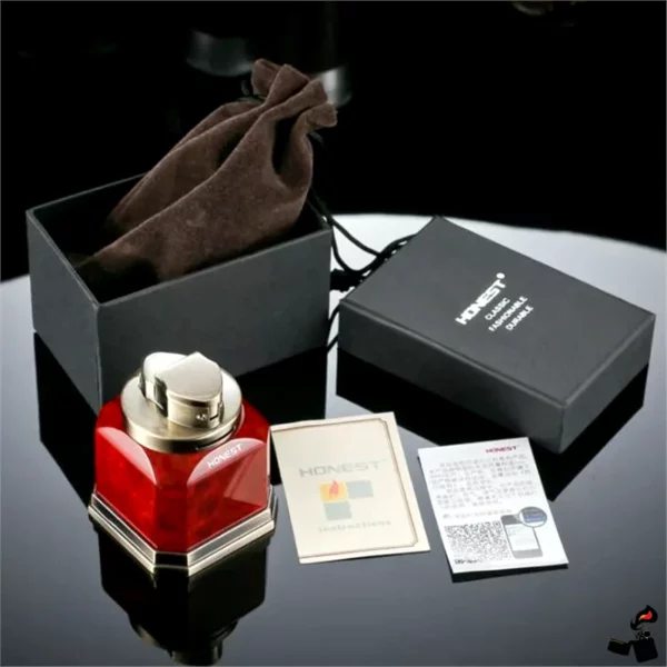 HONEST Briquet de Table à Gaz – 4 Flammes Rouges Puissantes, Coupe‑Vent, Allumage Pression – Cadeau Business Haut de Gamme Noir Box