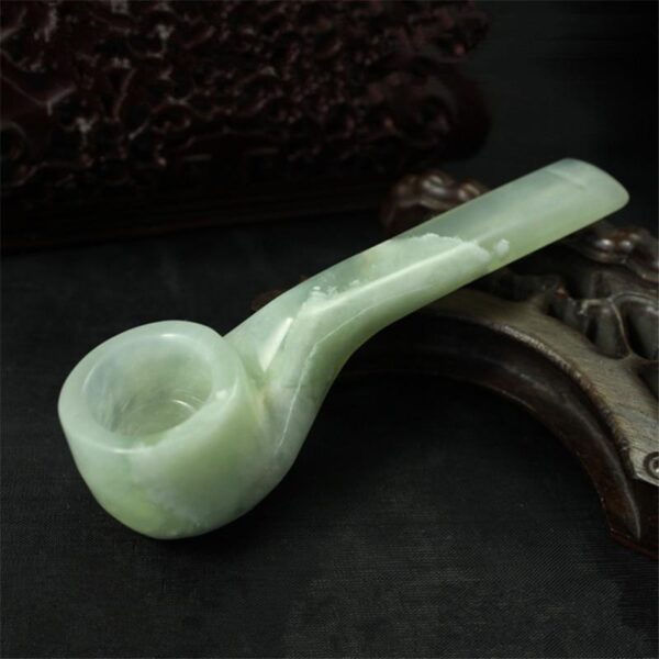 pipe en jade artisanale