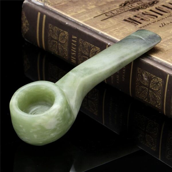 pièce unique pipe en pierre de jade