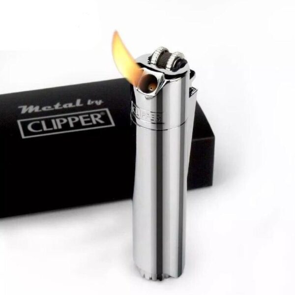 briquet en métal avec flamme réglable