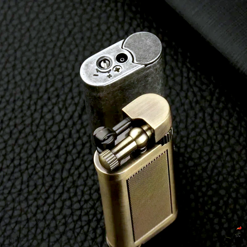 Briquet Pipe 45° – Outil Intégré - Réglage de Flamme | Briquet-Tek 4 Briquet Pipe Flamme 45° Métal Premium, Silex, Réglage Dessous