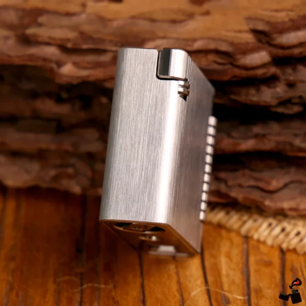 Briquet Mini en Titane – Compact Haut de Gamme Essence Côté
