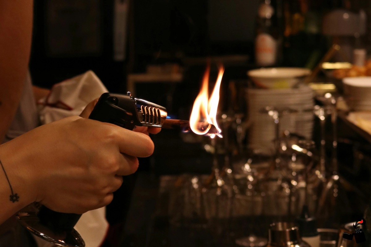 Le briquet tempête : Analyse technique de la flamme