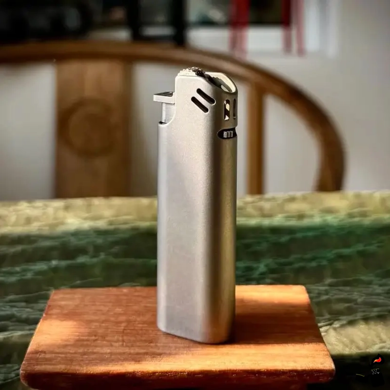 Briquet Titane Falcon Rechargeable au Gaz 4 Briquet Titane Mat Molette Rechargeable Arrière
