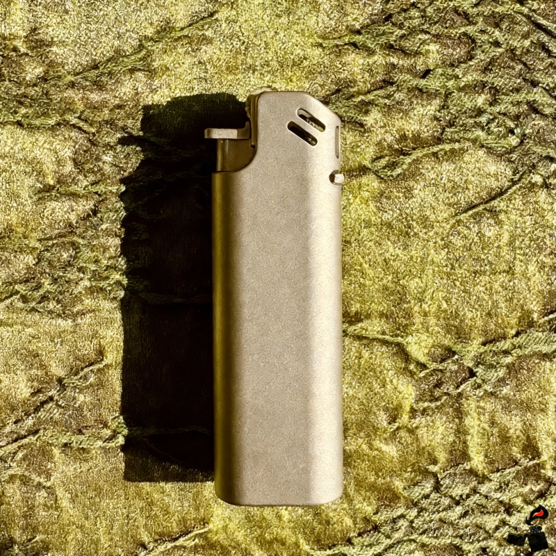 Briquet Titane Falcon Rechargeable au Gaz 7 Briquet Titane Mat Molette Rechargeable Côté 2