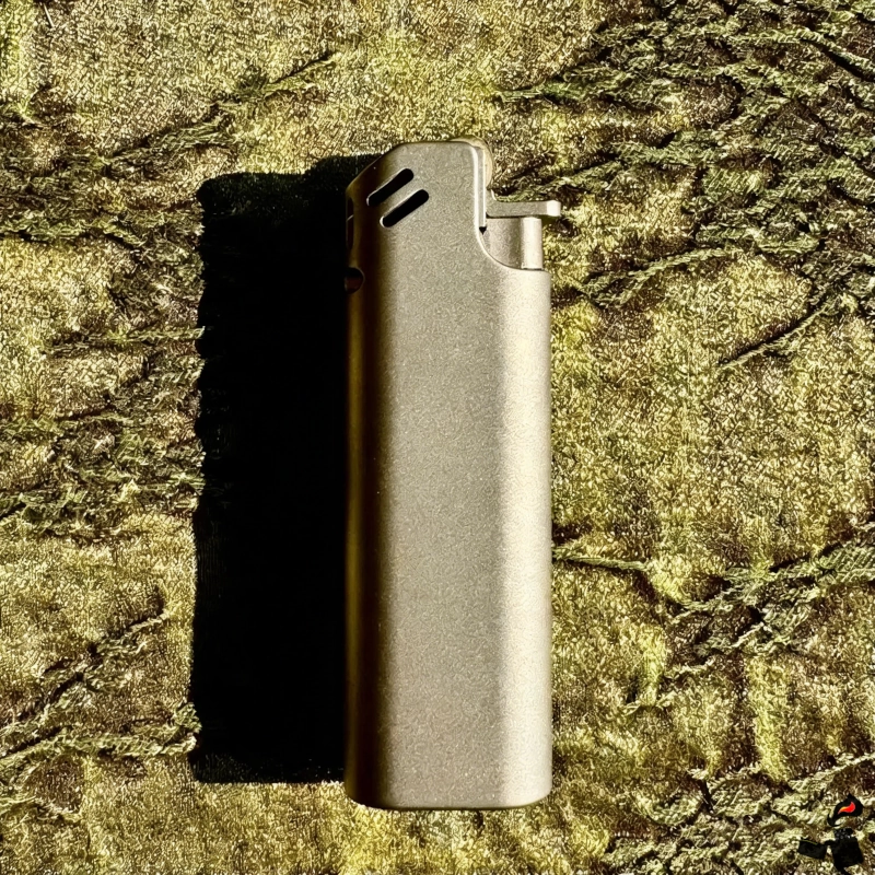 Briquet Titane Falcon Rechargeable au Gaz 6 Briquet Titane Mat Molette Rechargeable Côté