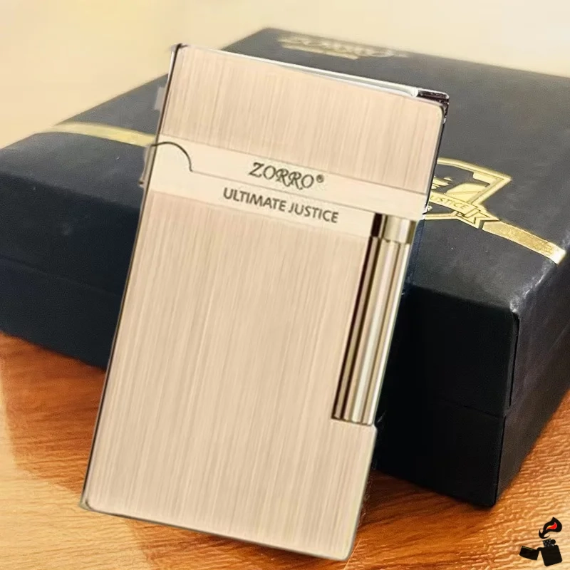ZORRO Briquet à Essence Finition Brossée et Laquée 12 ZORRO Briquet à Essence Finition Brossée et Laquée Doré Boîte