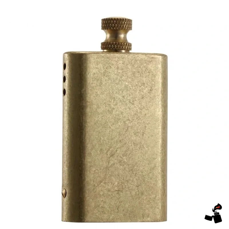 Allumette Permanente ZORRO 553 Vintage en Laiton 1 Allumette permanente ZORRO 553 en laiton vieilli sur fond blanc