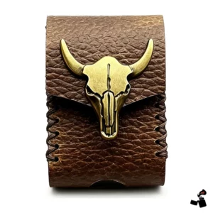 Étui en cuir de vache pour briquet Zippo avec insigne tête de taureau, vue de face