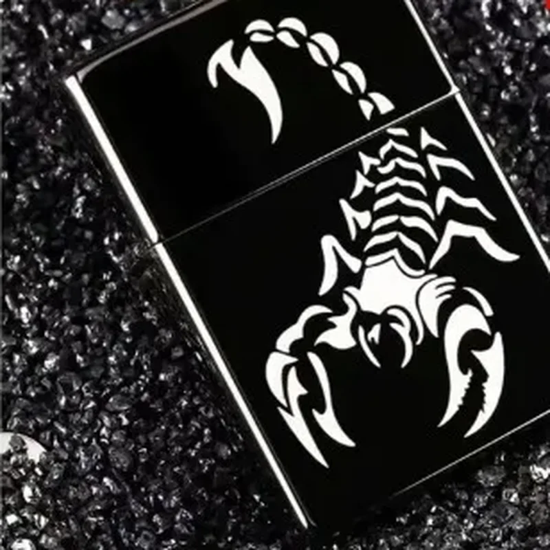 Briquet noir gravé au laser motif scorpion